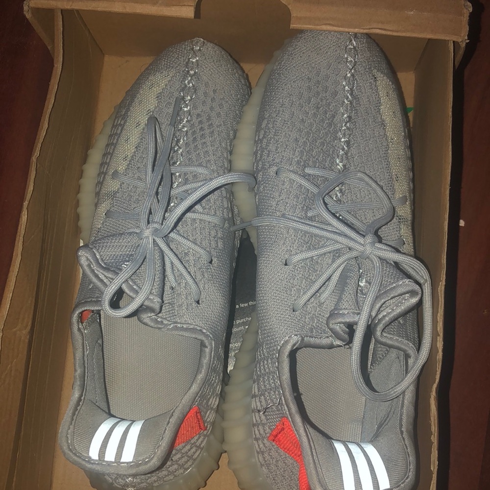 Tail light yeezys size 8 men’s